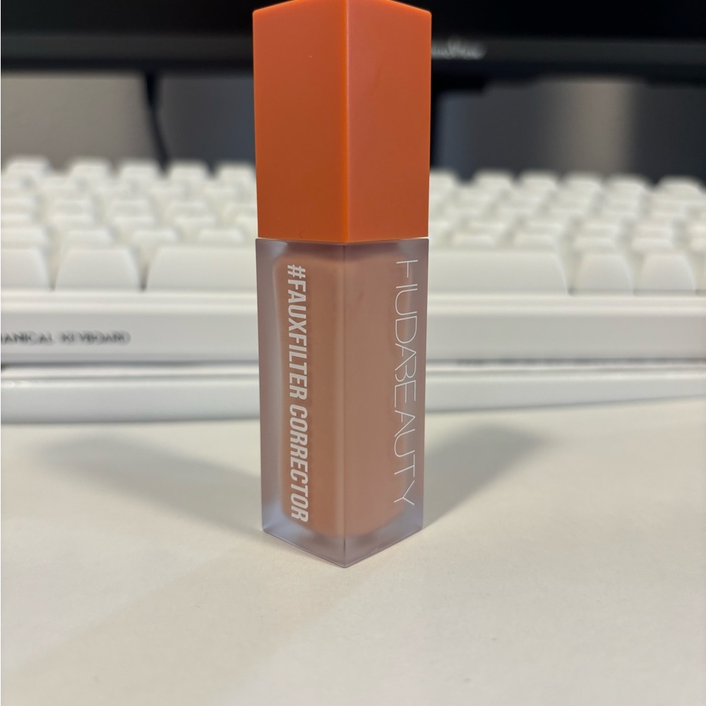 HUDA BEAUTY Nude Concealer Matte Finish
